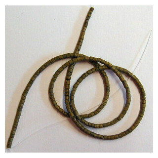 Kokosperlen 4-5 mm ca. 60cm lang o. Verschluss oliv