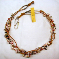 Halskette Muscheln mit Koralle, Leder natur 56 cm lang